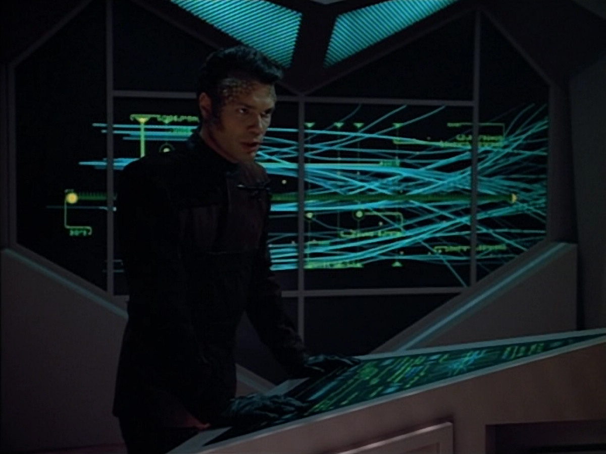 extant_StarTrek_VOY_4x08-YearOfHellPart1_00042.jpg