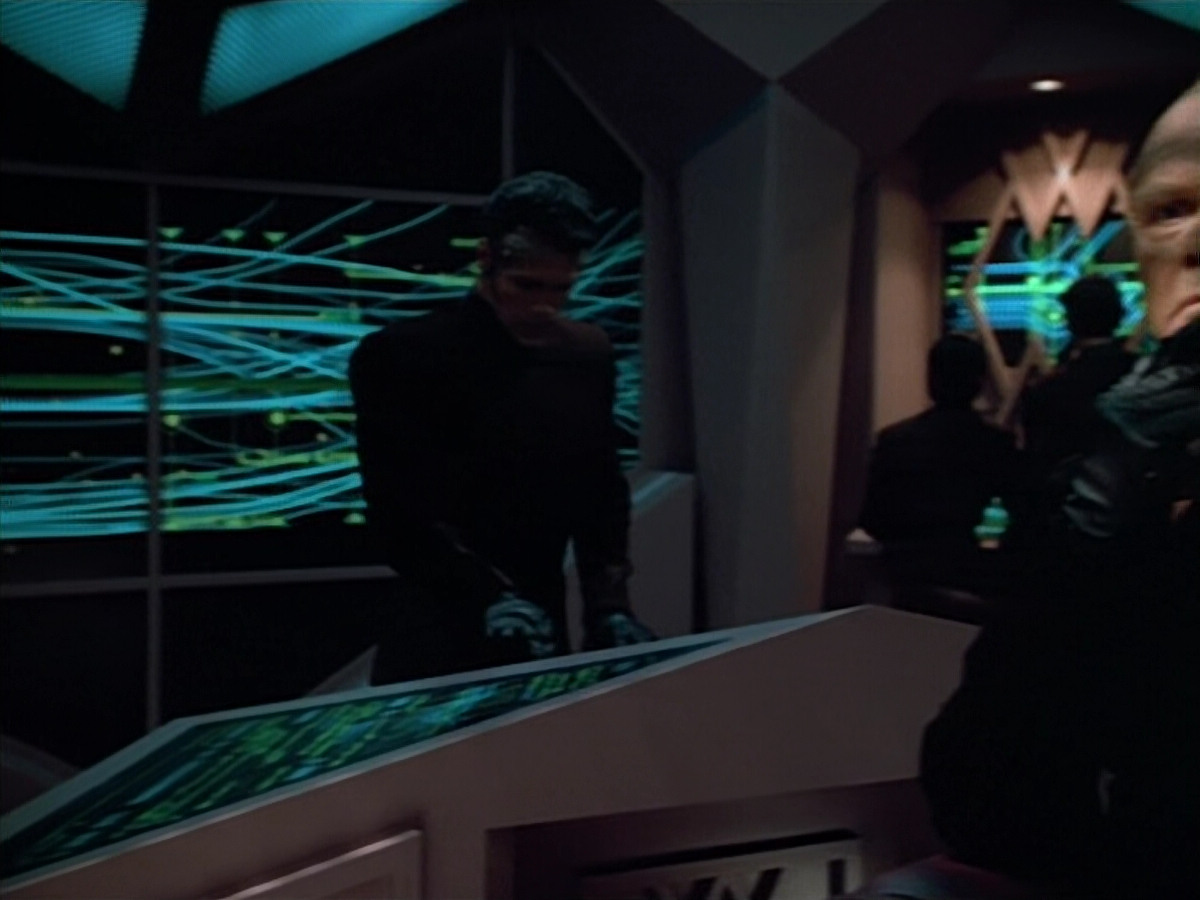extant_StarTrek_VOY_4x08-YearOfHellPart1_00055.jpg