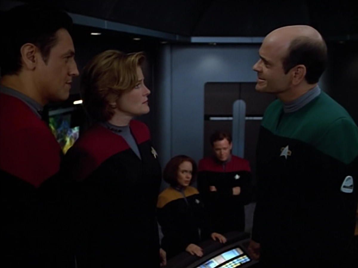 extant_StarTrek_VOY_4x08-YearOfHellPart1_00440.jpg