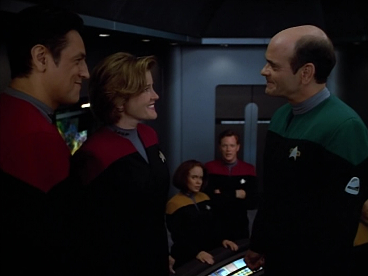 extant_StarTrek_VOY_4x08-YearOfHellPart1_00442.jpg