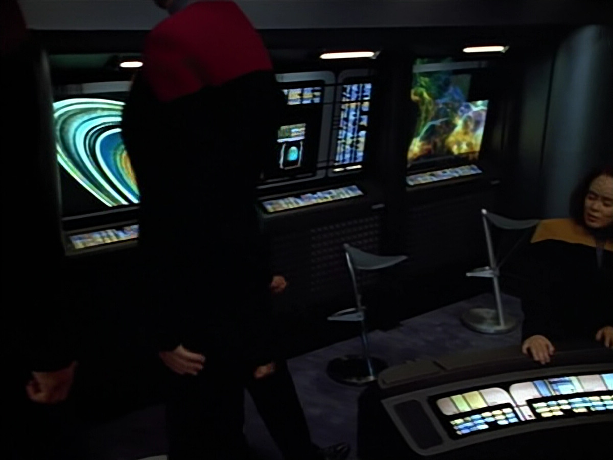 extant_StarTrek_VOY_4x08-YearOfHellPart1_00451.jpg