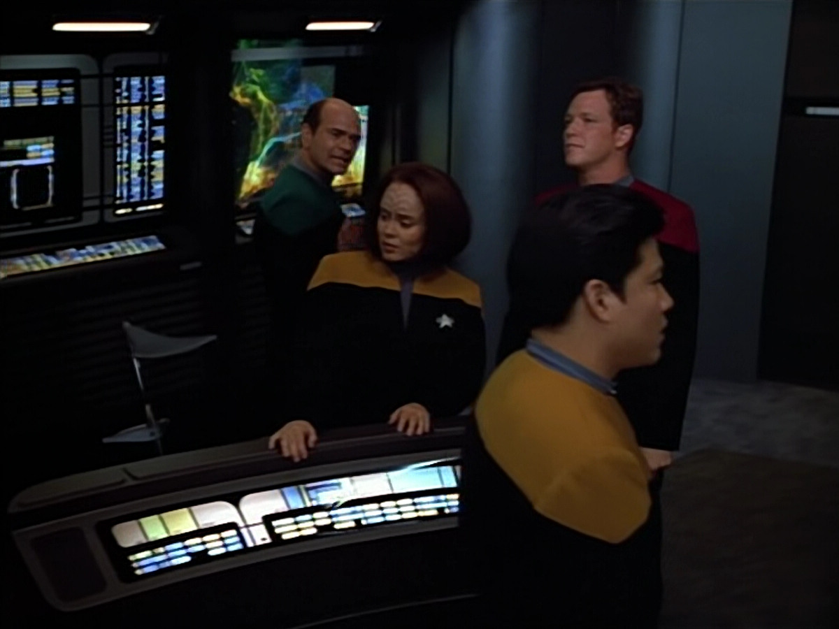 extant_StarTrek_VOY_4x08-YearOfHellPart1_00455.jpg