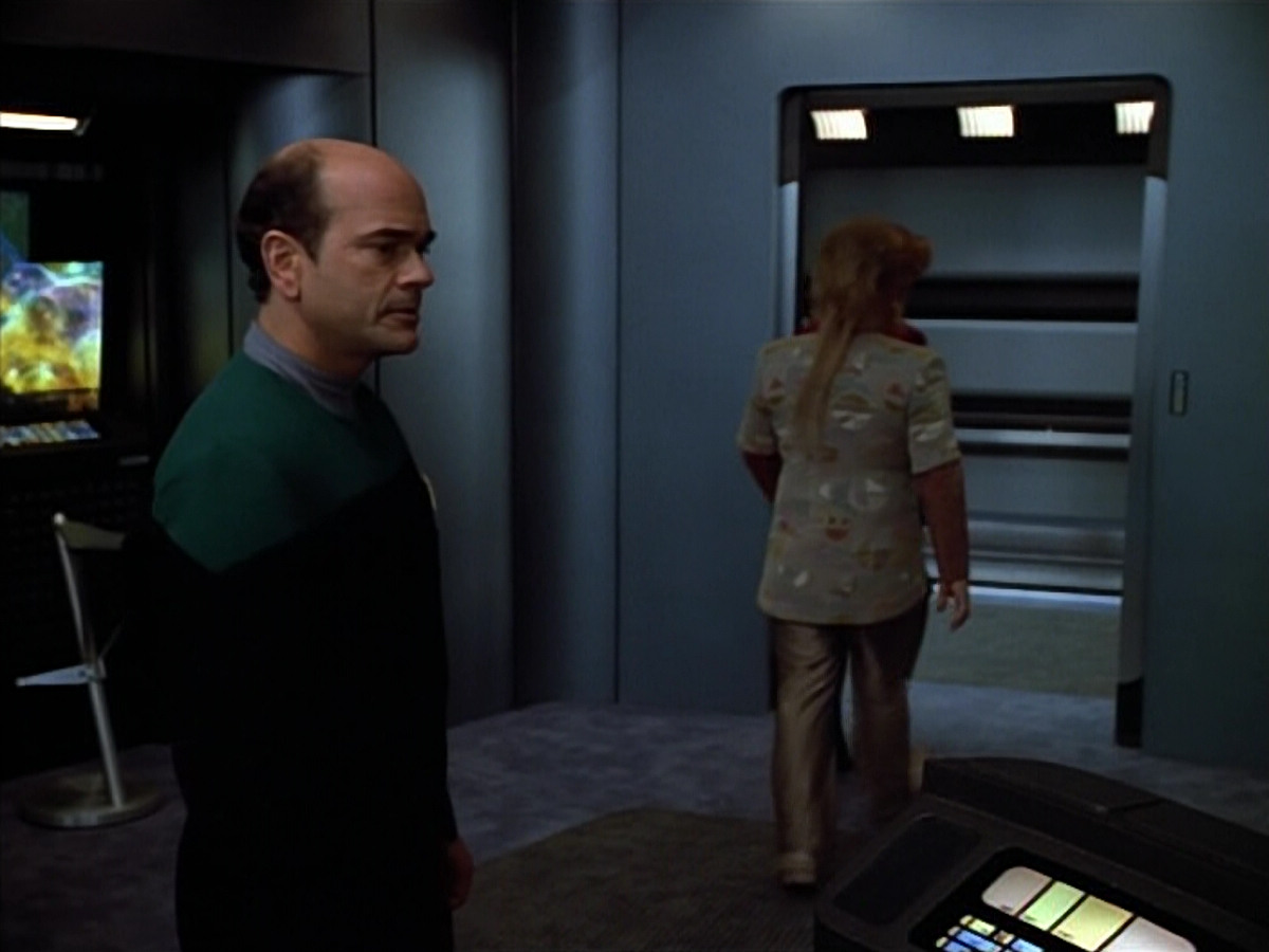 extant_StarTrek_VOY_4x08-YearOfHellPart1_00495.jpg