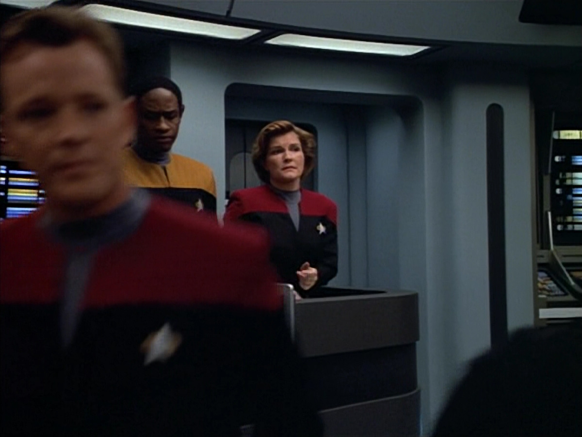 extant_StarTrek_VOY_4x08-YearOfHellPart1_00507.jpg