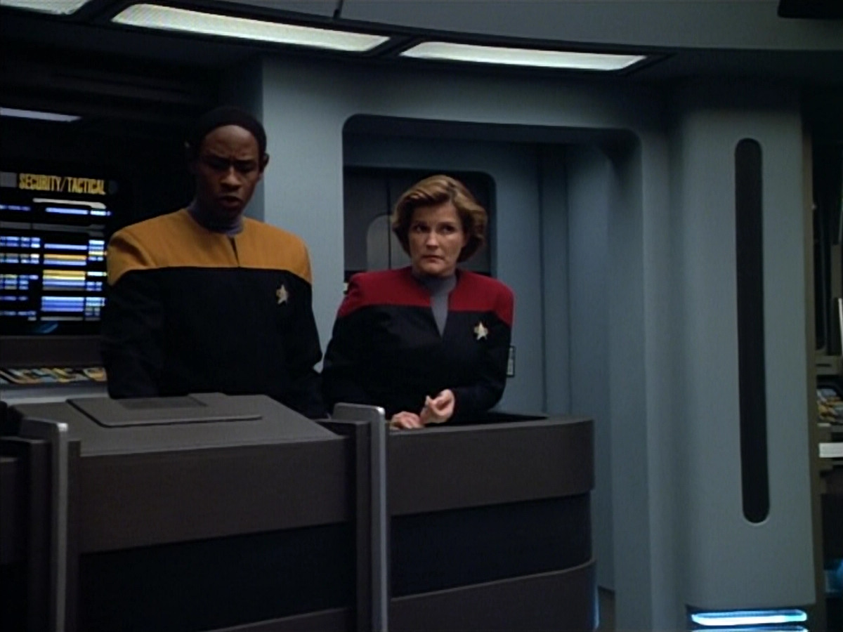 extant_StarTrek_VOY_4x08-YearOfHellPart1_00510.jpg