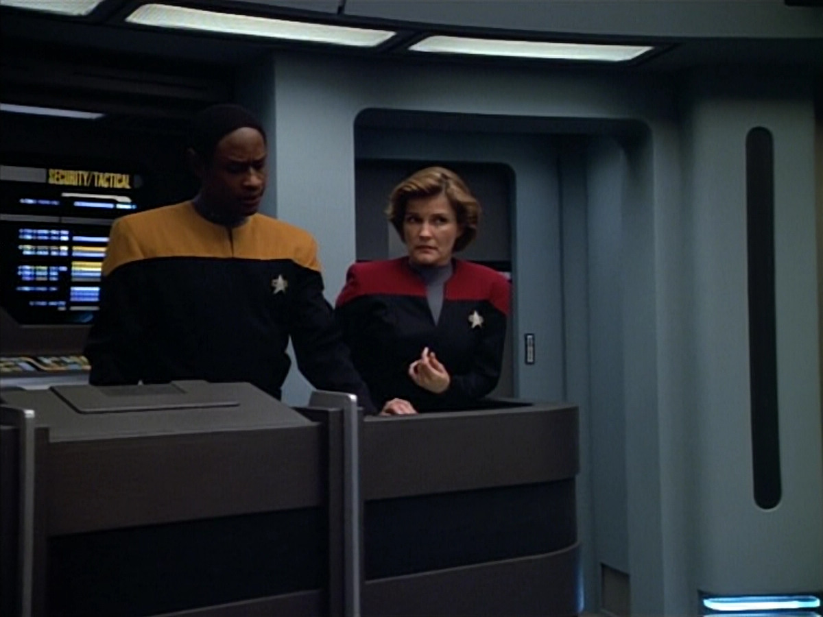 extant_StarTrek_VOY_4x08-YearOfHellPart1_00512.jpg