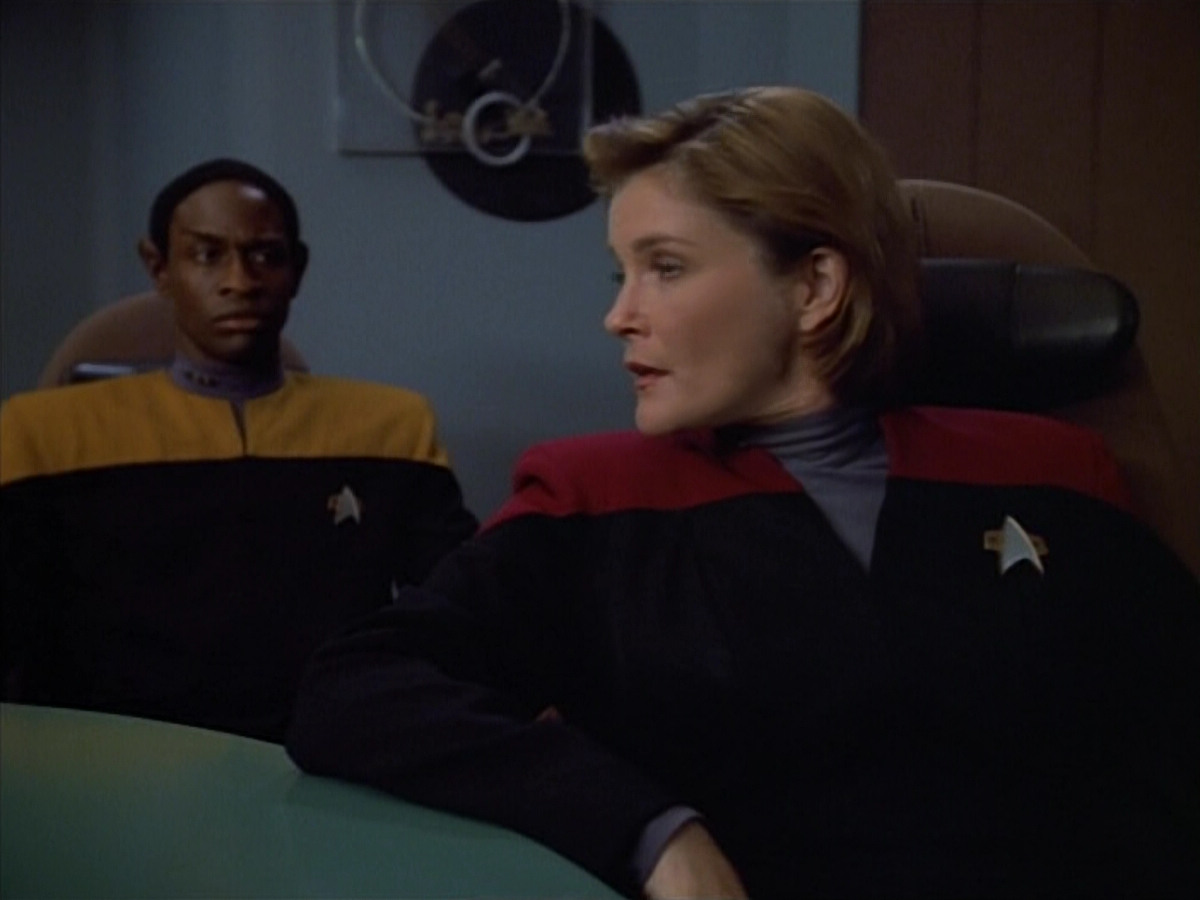 extant_StarTrek_VOY_4x08-YearOfHellPart1_00663.jpg