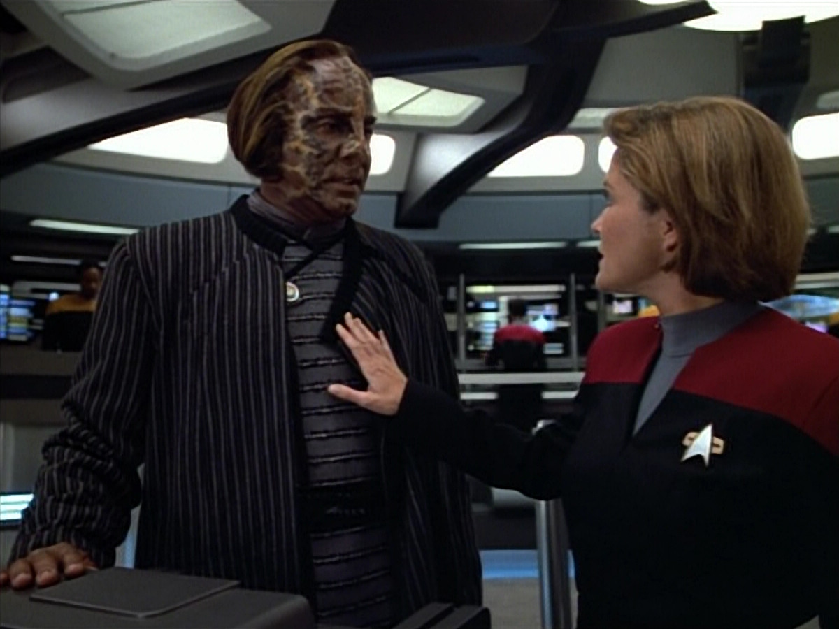 extant_StarTrek_VOY_4x08-YearOfHellPart1_00686.jpg