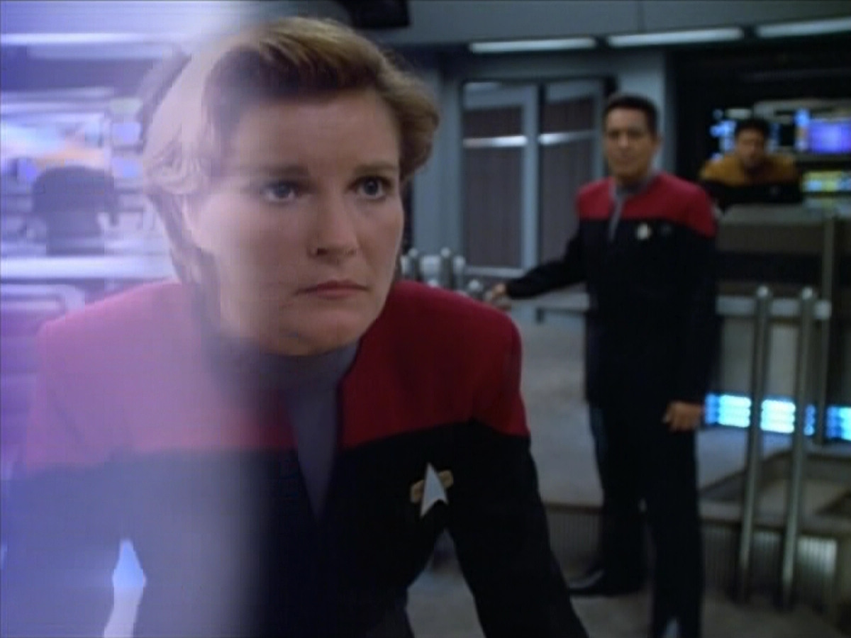 extant_StarTrek_VOY_4x08-YearOfHellPart1_00753.jpg