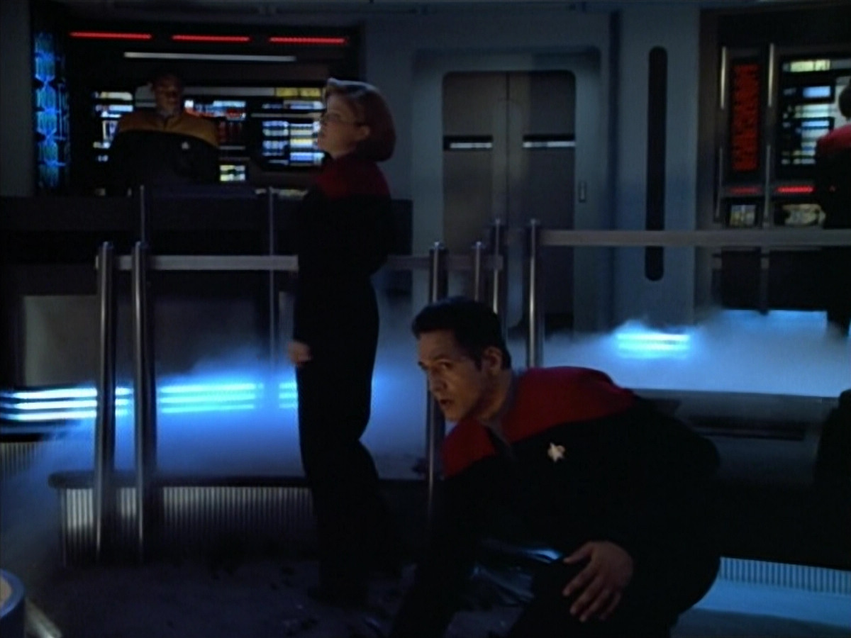 extant_StarTrek_VOY_4x08-YearOfHellPart1_00768.jpg