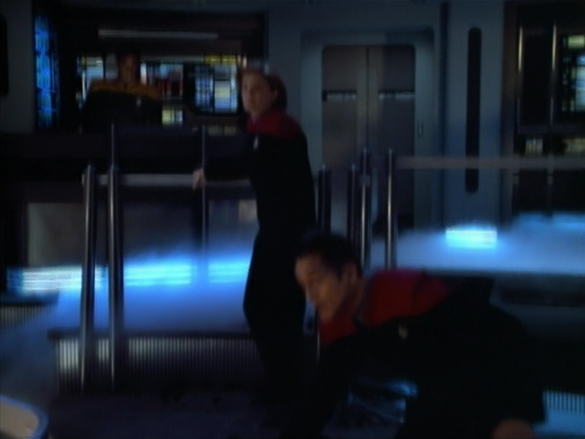 extant_StarTrek_VOY_4x08-YearOfHellPart1_00769.jpg