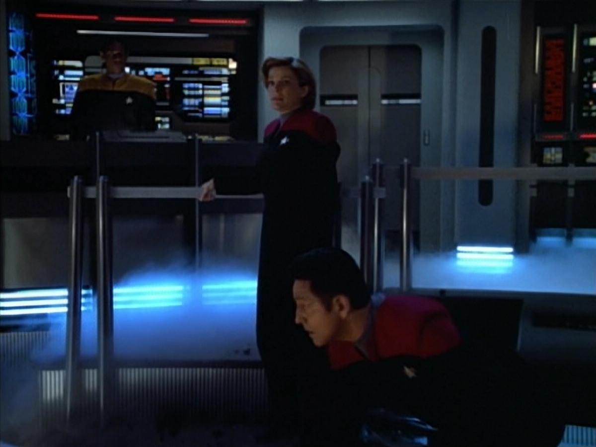 extant_StarTrek_VOY_4x08-YearOfHellPart1_00771.jpg