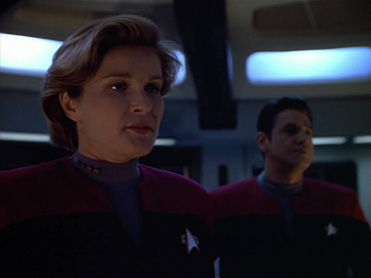 extant_StarTrek_VOY_4x08-YearOfHellPart1_00799.jpg