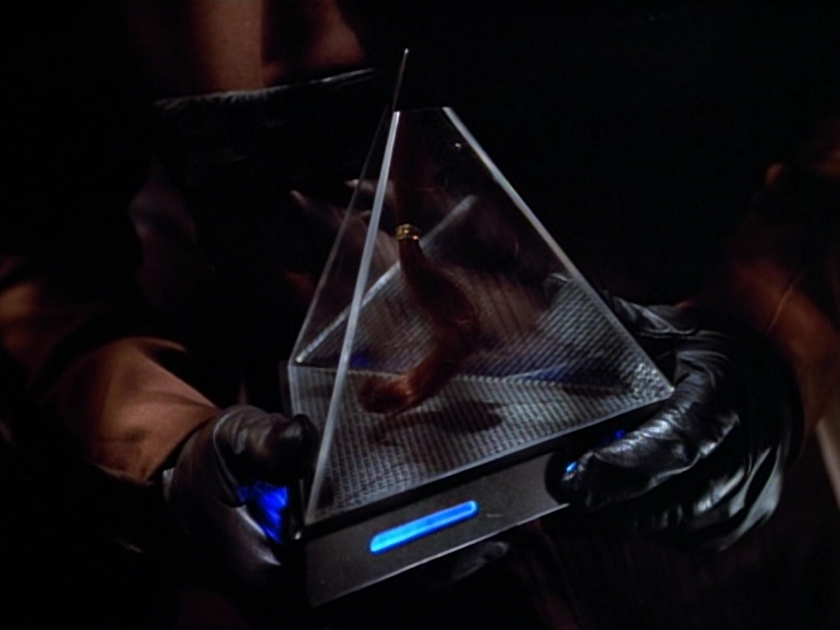 extant_StarTrek_VOY_4x08-YearOfHellPart1_00965.jpg