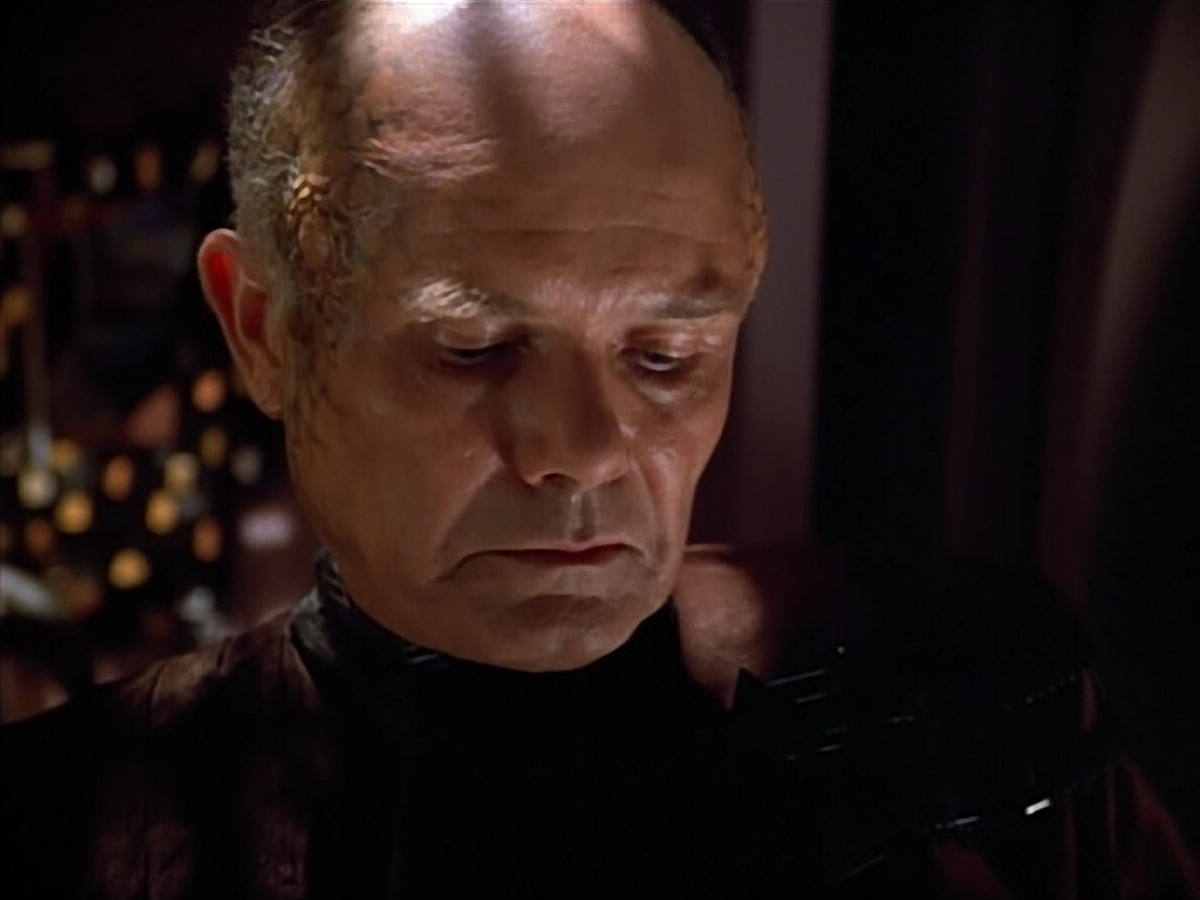 extant_StarTrek_VOY_4x08-YearOfHellPart1_00973.jpg