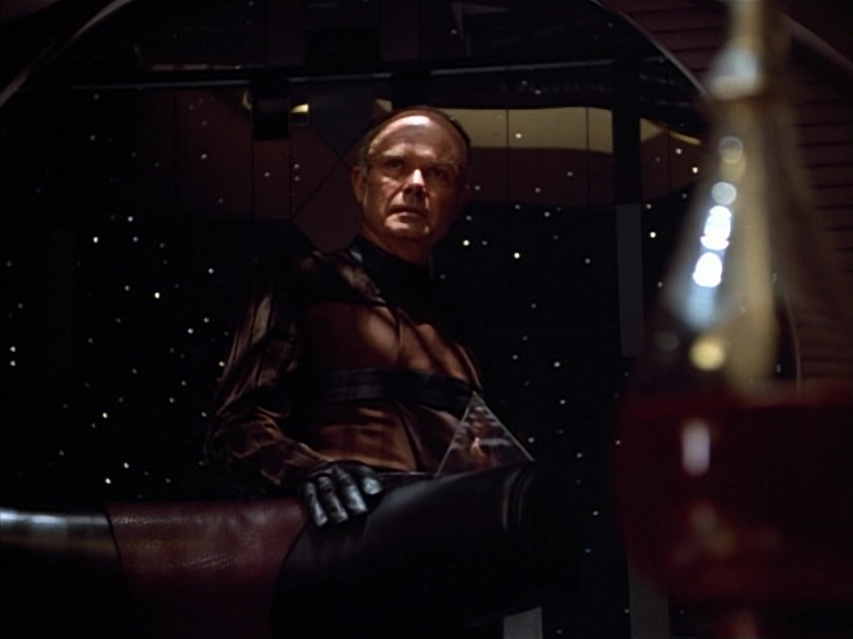 extant_StarTrek_VOY_4x08-YearOfHellPart1_01008.jpg