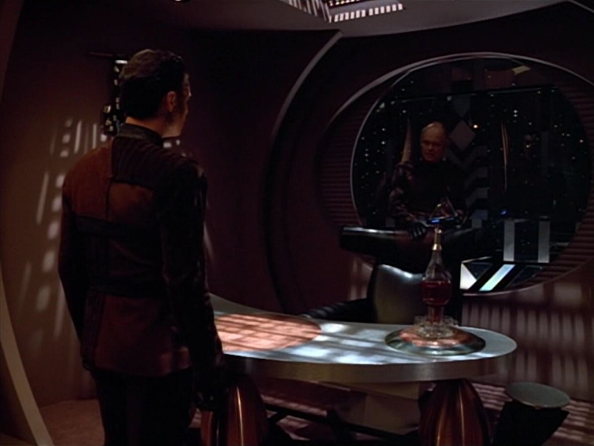 extant_StarTrek_VOY_4x08-YearOfHellPart1_01014.jpg