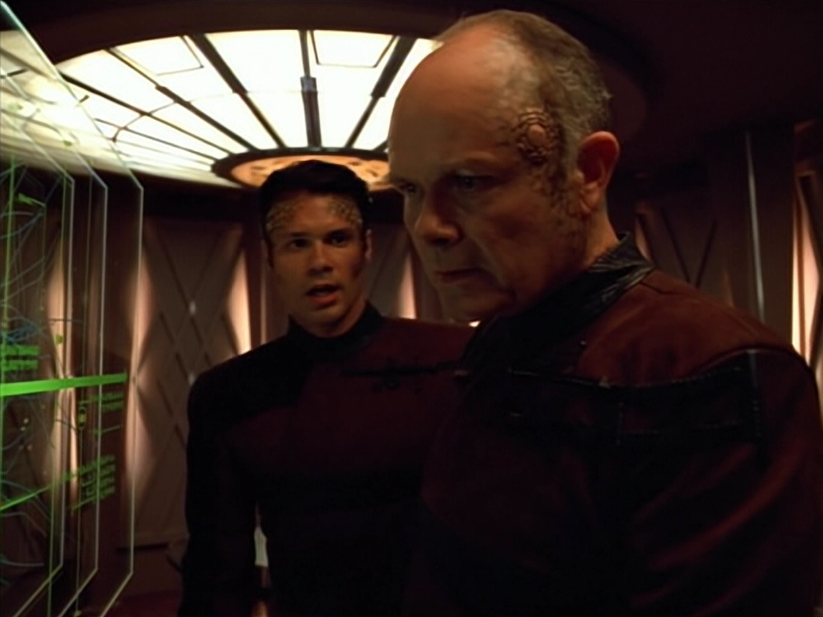 extant_StarTrek_VOY_4x08-YearOfHellPart1_01108.jpg