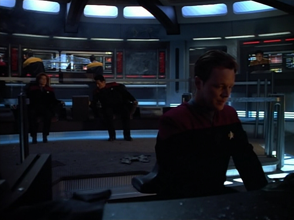 extant_StarTrek_VOY_4x08-YearOfHellPart1_01286.jpg