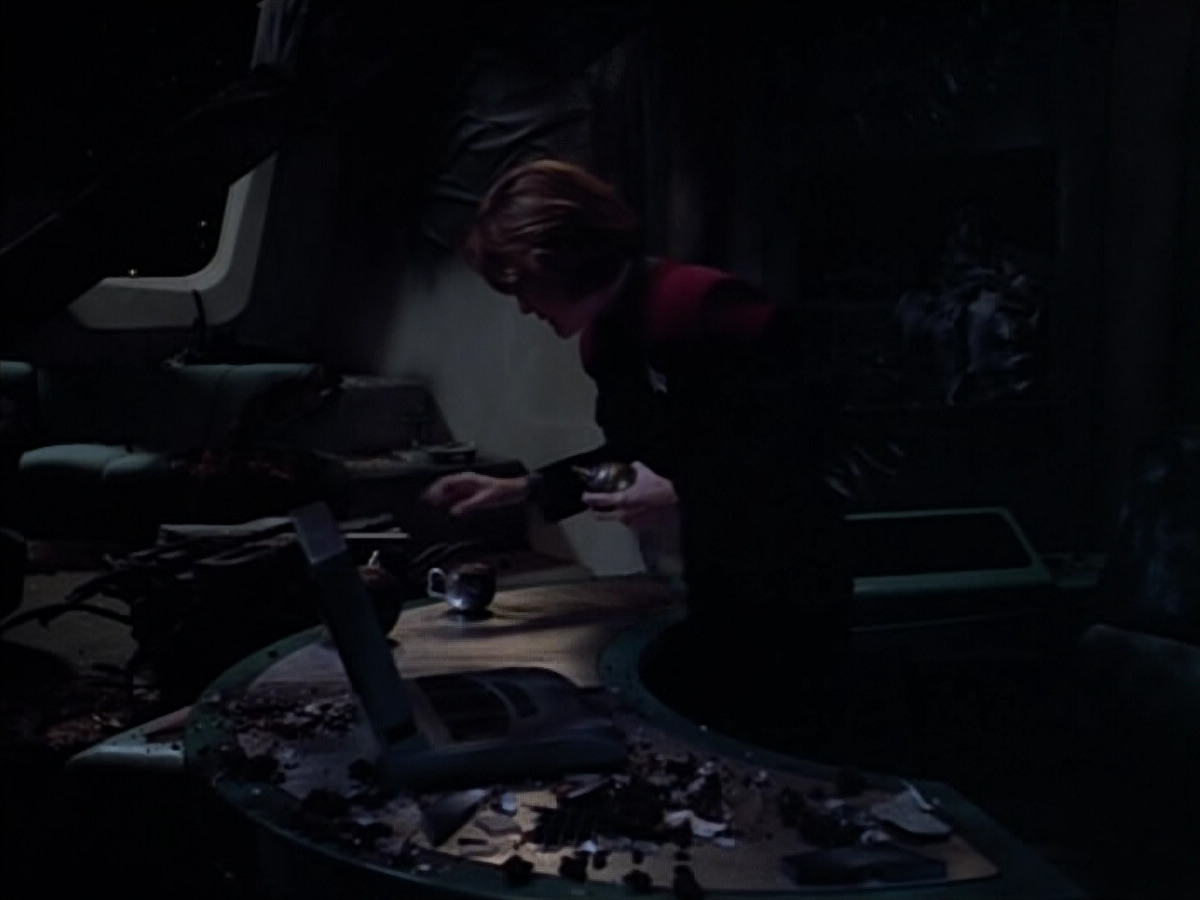 extant_StarTrek_VOY_4x08-YearOfHellPart1_01567.jpg