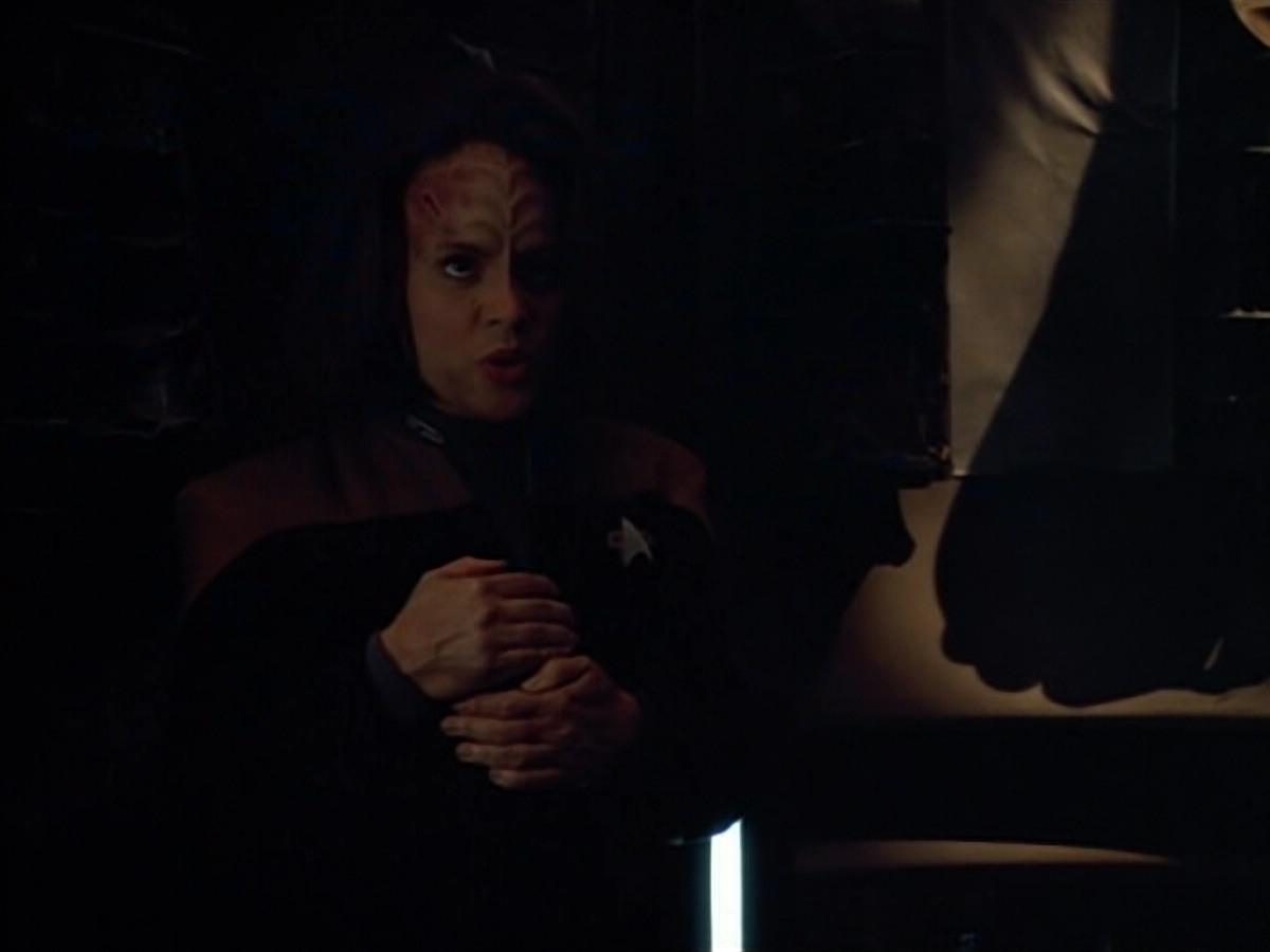 extant_StarTrek_VOY_4x08-YearOfHellPart1_01747.jpg