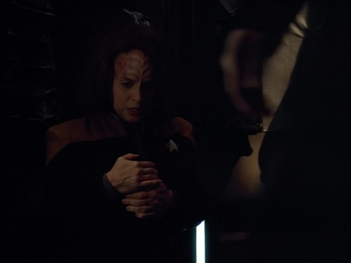 extant_StarTrek_VOY_4x08-YearOfHellPart1_01750.jpg