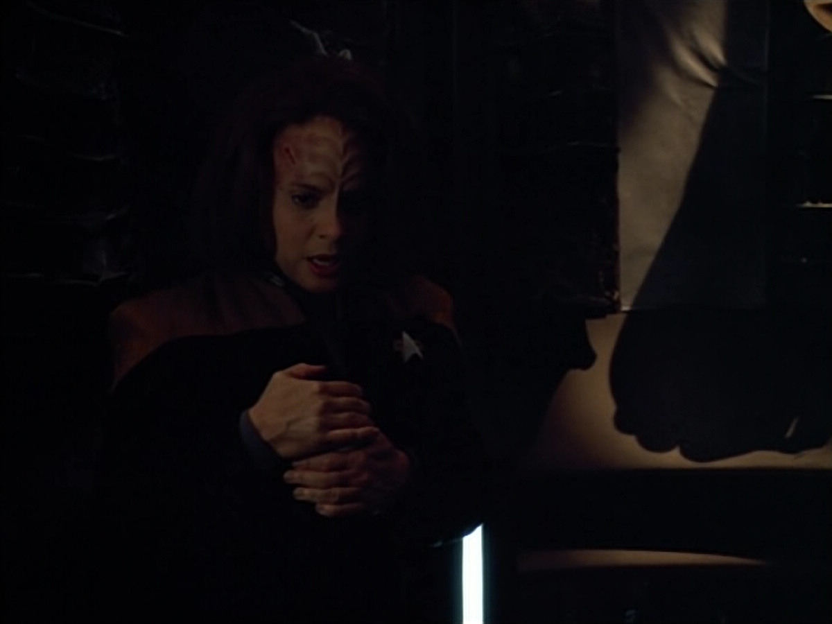extant_StarTrek_VOY_4x08-YearOfHellPart1_01756.jpg