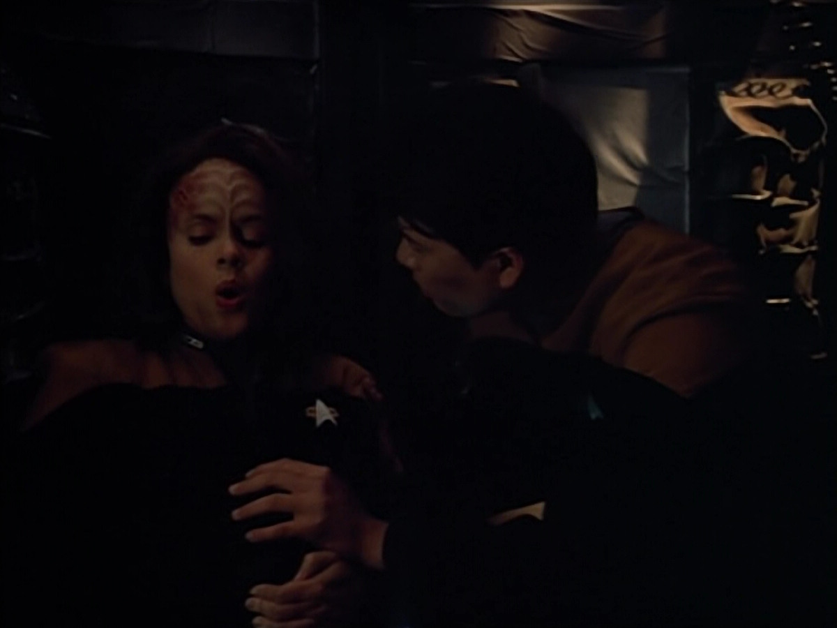extant_StarTrek_VOY_4x08-YearOfHellPart1_01825.jpg