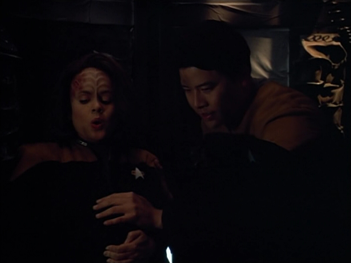 extant_StarTrek_VOY_4x08-YearOfHellPart1_01827.jpg