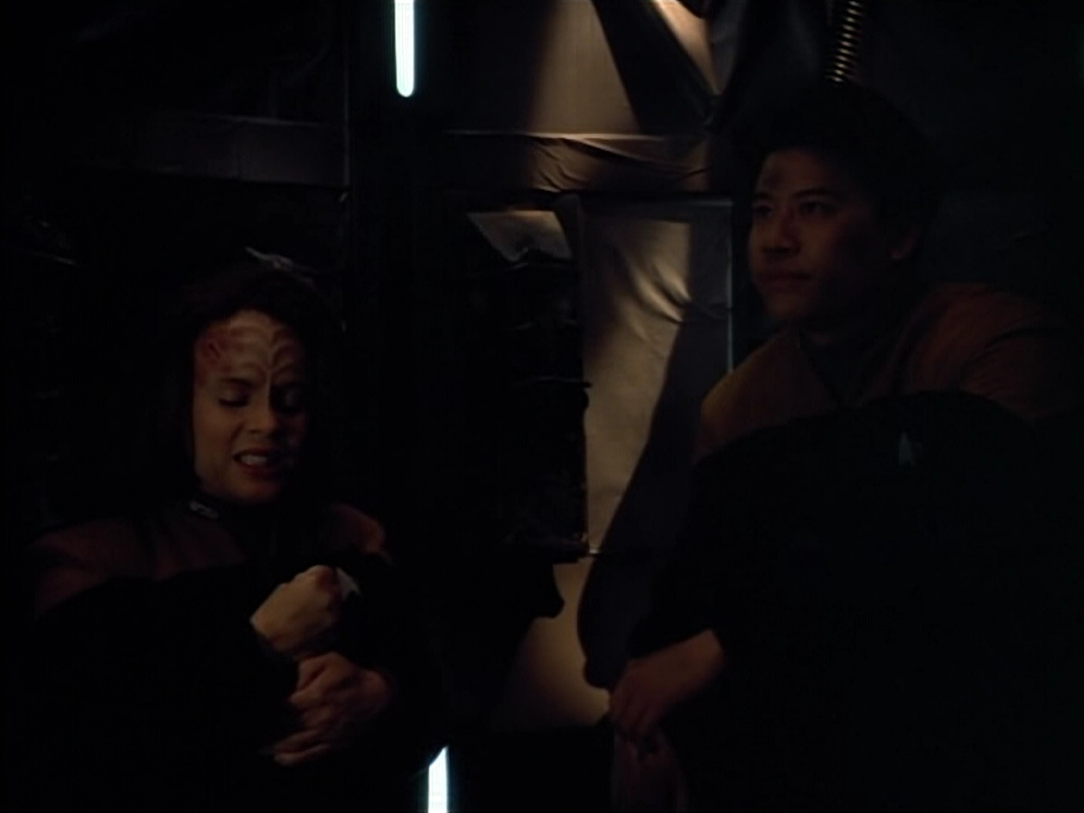 extant_StarTrek_VOY_4x08-YearOfHellPart1_01871.jpg