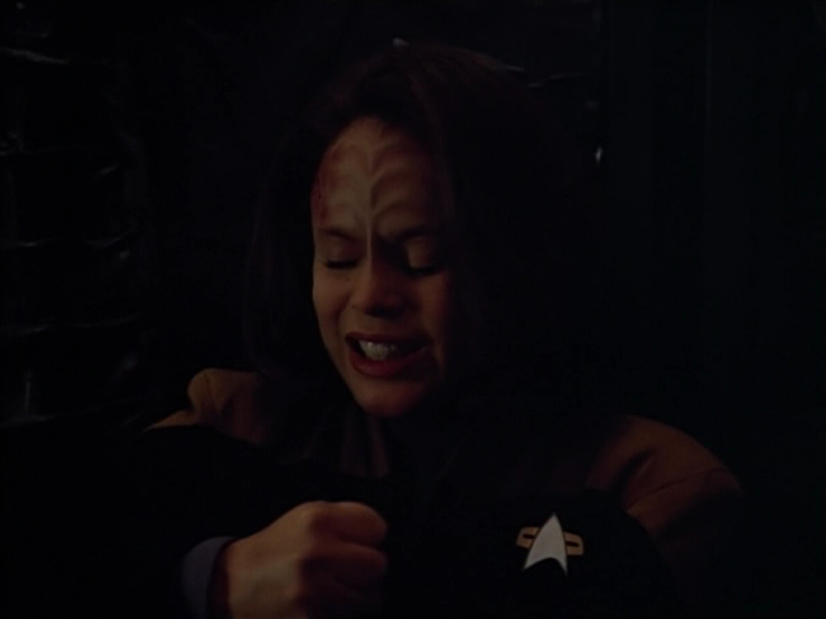 extant_StarTrek_VOY_4x08-YearOfHellPart1_01875.jpg