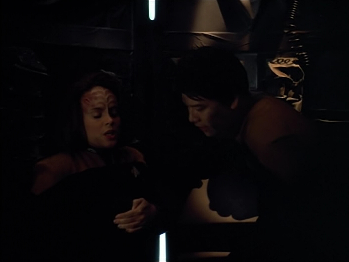extant_StarTrek_VOY_4x08-YearOfHellPart1_01891.jpg