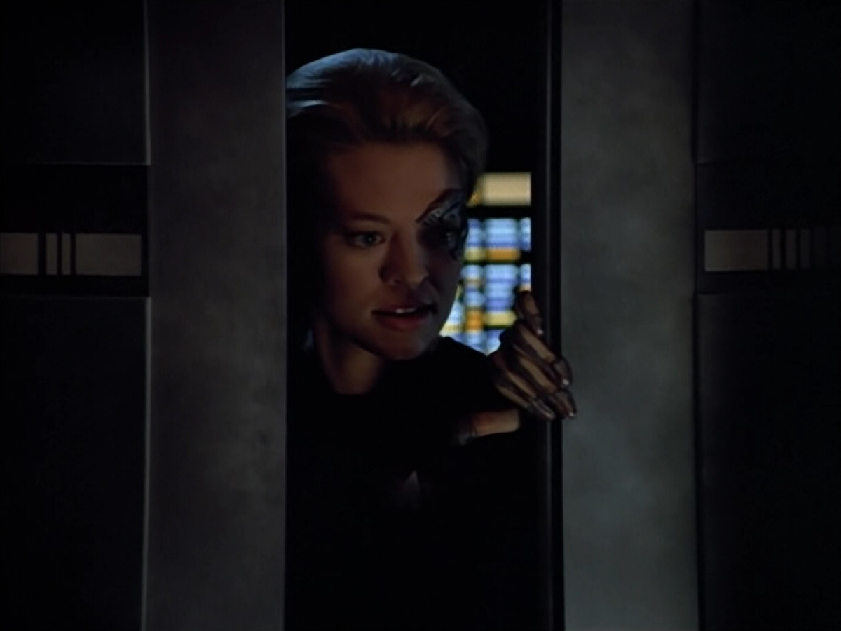 extant_StarTrek_VOY_4x08-YearOfHellPart1_01904.jpg