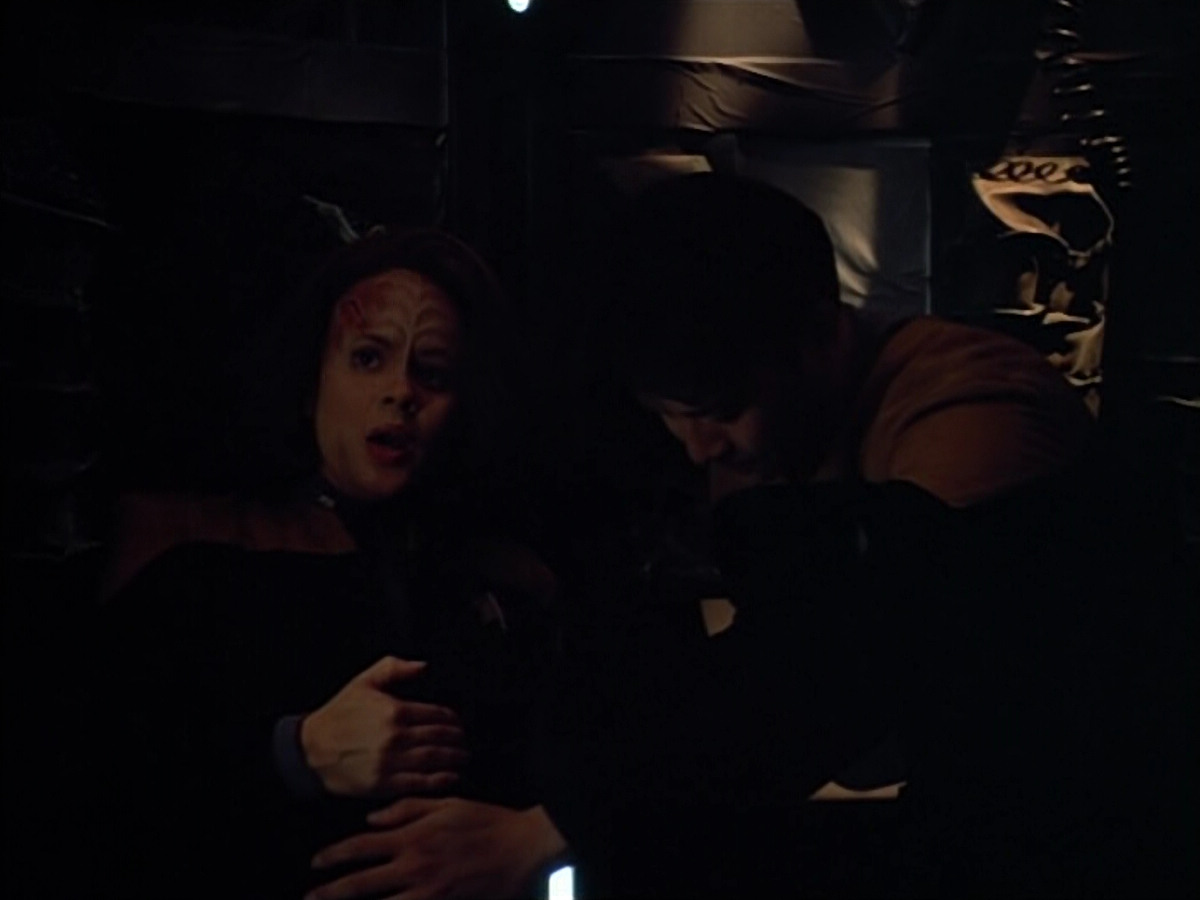 extant_StarTrek_VOY_4x08-YearOfHellPart1_01905.jpg