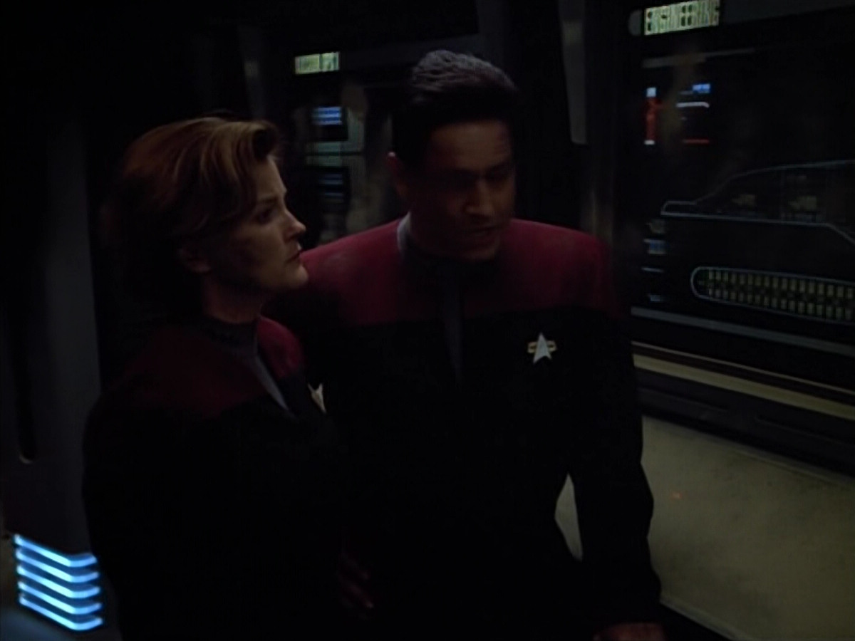 extant_StarTrek_VOY_4x08-YearOfHellPart1_01971.jpg