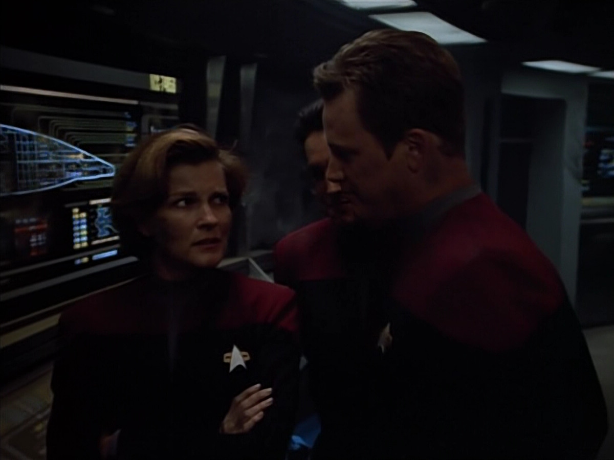 extant_StarTrek_VOY_4x08-YearOfHellPart1_02021.jpg