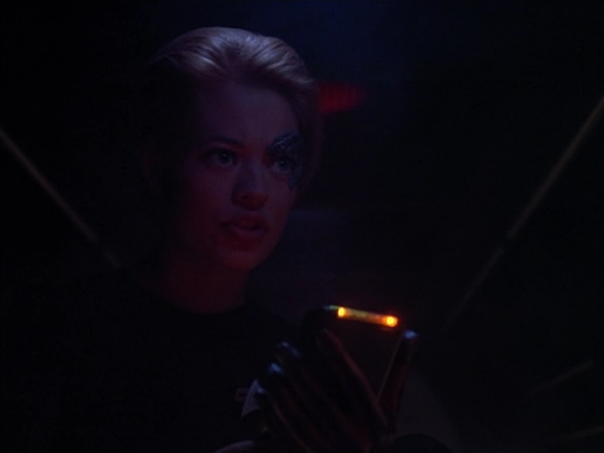 extant_StarTrek_VOY_4x08-YearOfHellPart1_02108.jpg