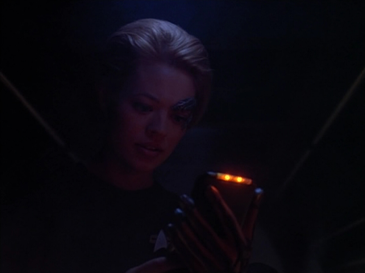 extant_StarTrek_VOY_4x08-YearOfHellPart1_02115.jpg