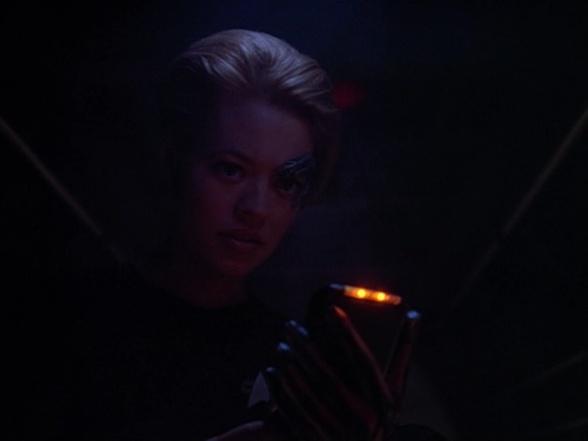 extant_StarTrek_VOY_4x08-YearOfHellPart1_02121.jpg