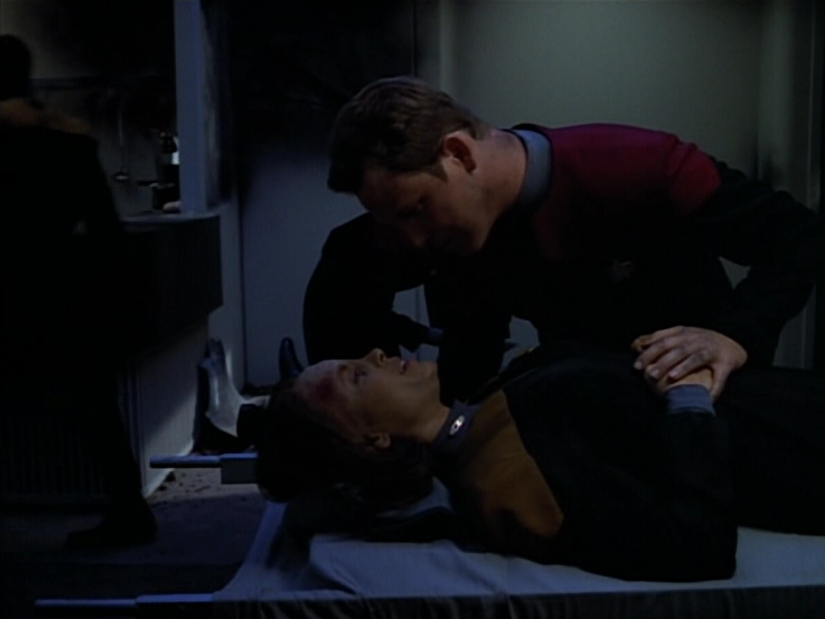 extant_StarTrek_VOY_4x08-YearOfHellPart1_02146.jpg
