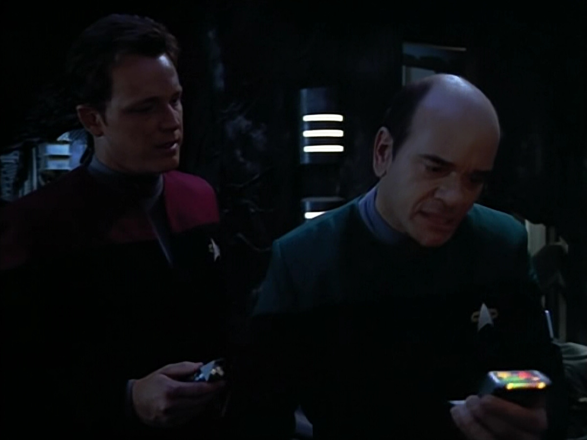 extant_StarTrek_VOY_4x08-YearOfHellPart1_02293.jpg