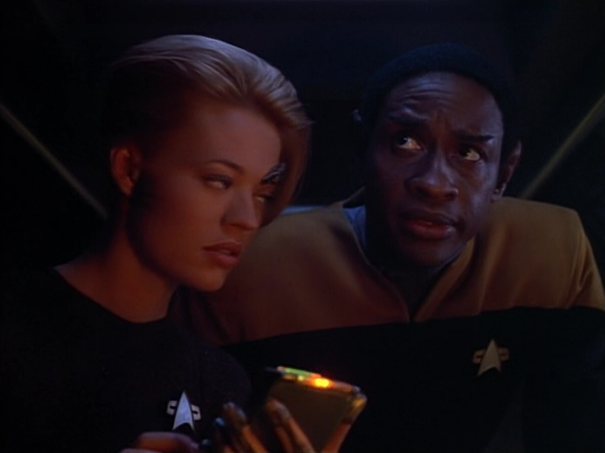 extant_StarTrek_VOY_4x08-YearOfHellPart1_02330.jpg