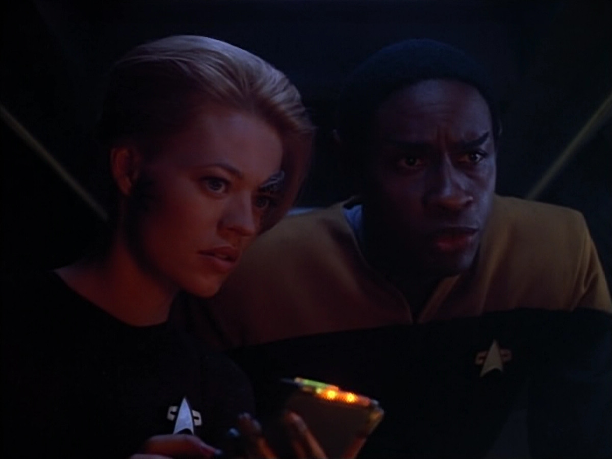 extant_StarTrek_VOY_4x08-YearOfHellPart1_02333.jpg
