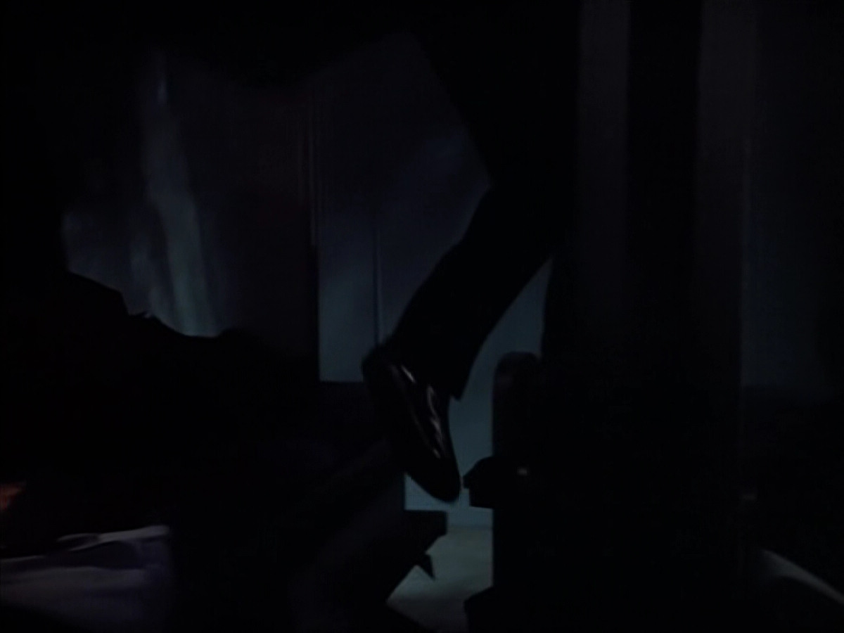 extant_StarTrek_VOY_4x08-YearOfHellPart1_02409.jpg