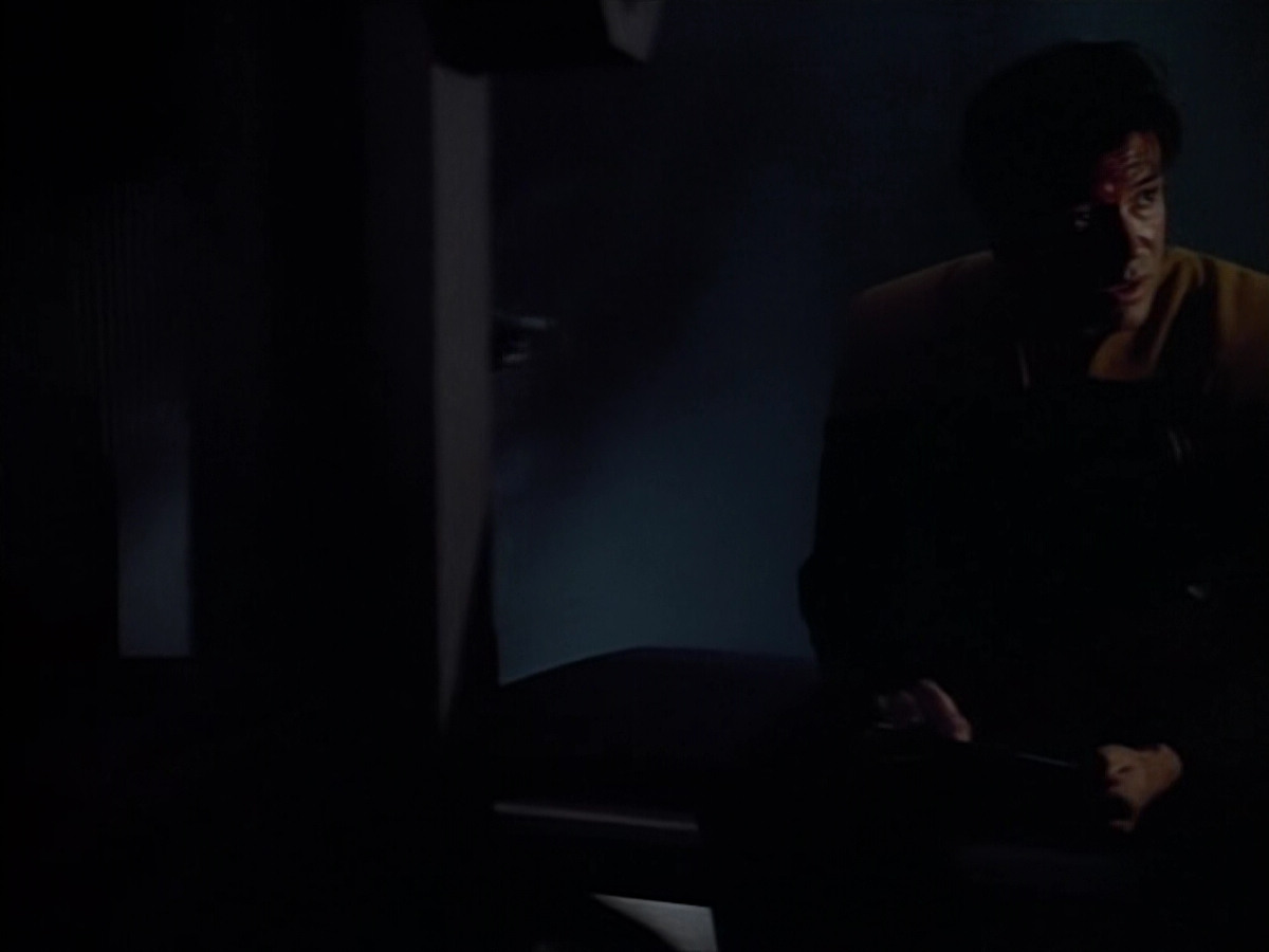 extant_StarTrek_VOY_4x08-YearOfHellPart1_02411.jpg