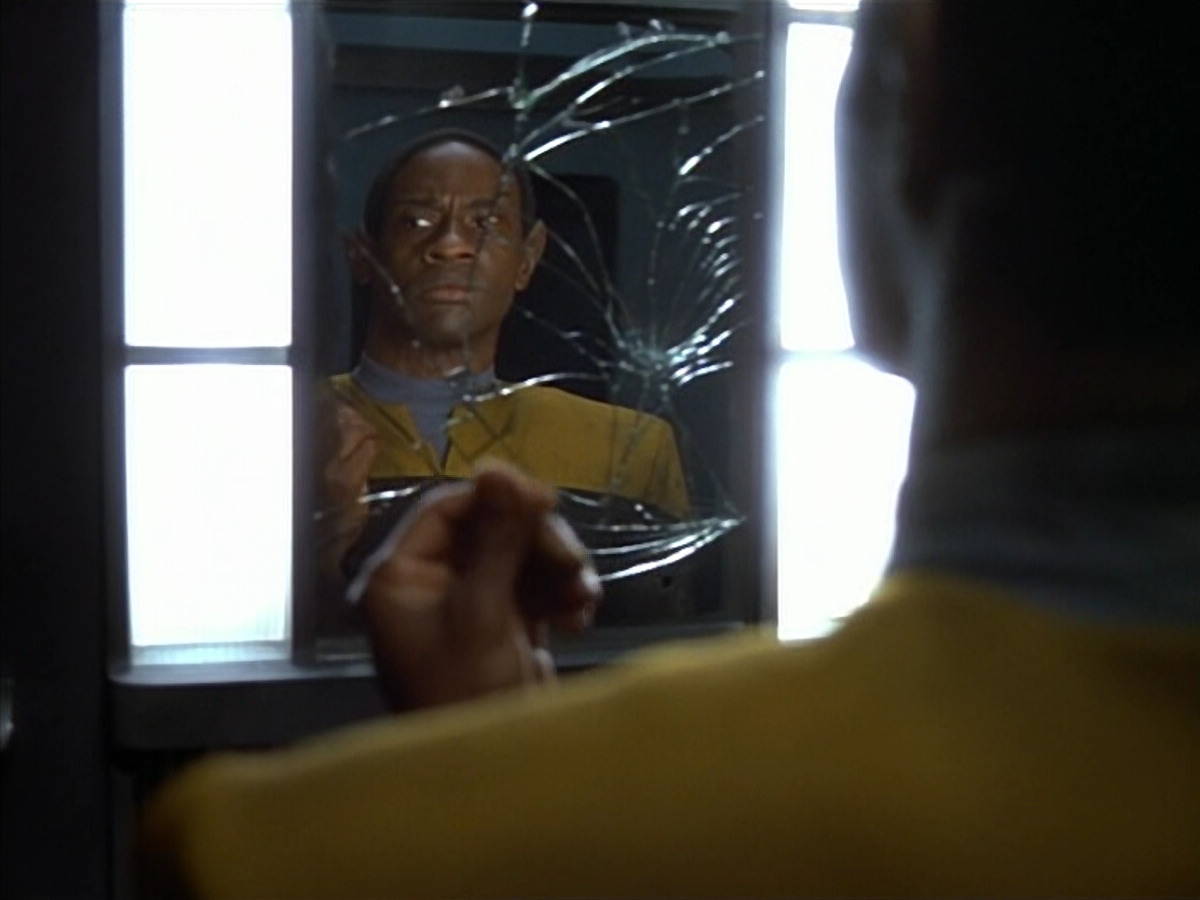 extant_StarTrek_VOY_4x08-YearOfHellPart1_02575.jpg