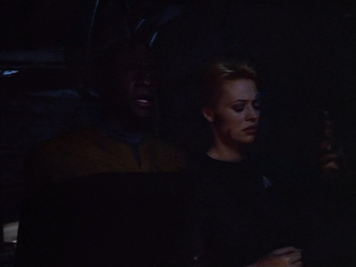 extant_StarTrek_VOY_4x08-YearOfHellPart1_02704.jpg