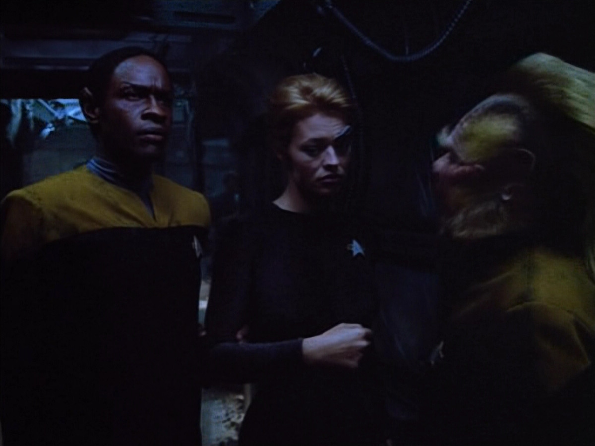 extant_StarTrek_VOY_4x08-YearOfHellPart1_02737.jpg