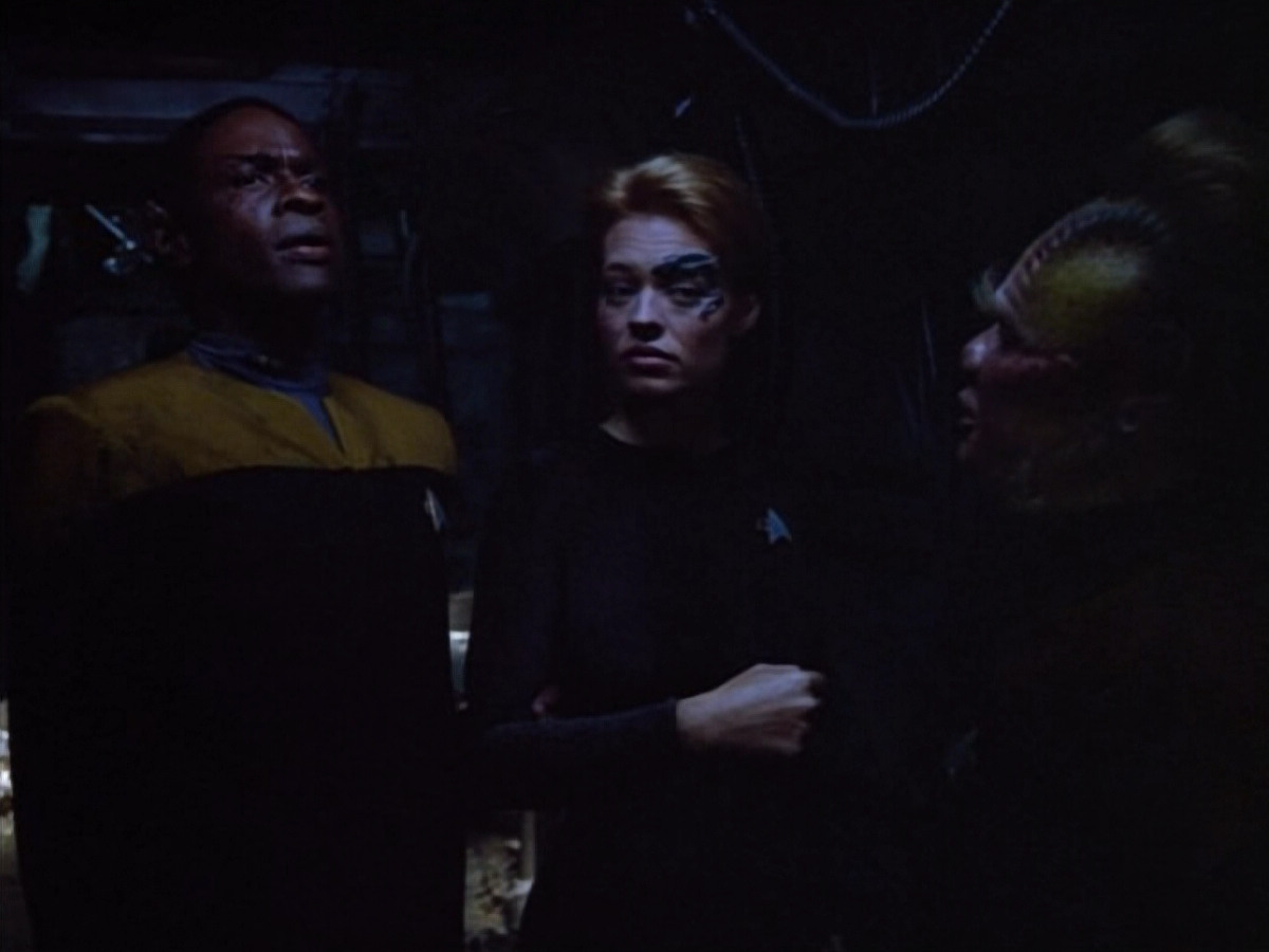 extant_StarTrek_VOY_4x08-YearOfHellPart1_02741.jpg