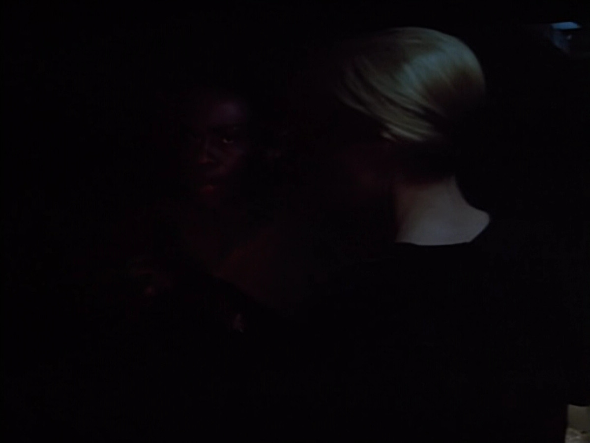 extant_StarTrek_VOY_4x08-YearOfHellPart1_02771.jpg